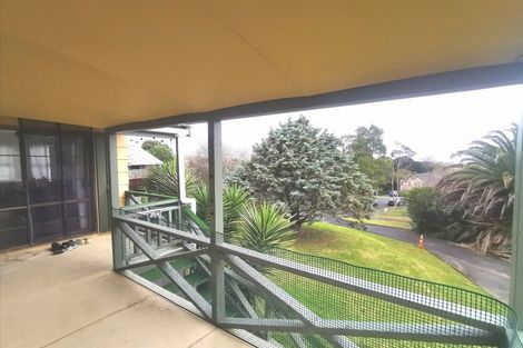 Photo of property in 17 Palmetto Place, Goodwood Heights, Auckland, 2105