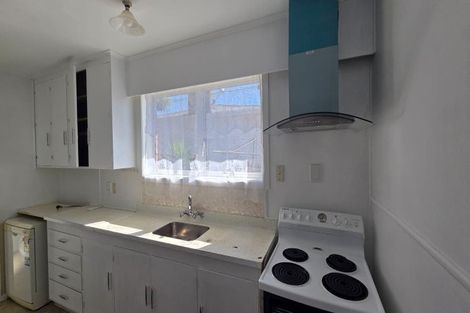 Photo of property in 2/7 Sylvan Crescent, Te Atatu South, Auckland, 0610