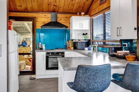 Photo of property in 16 Pohutukawa Drive, Opunake, 4616