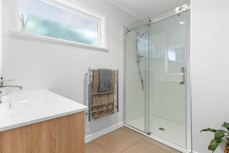 Photo of property in 19 Mcclintock Road, Massey, Auckland, 0614