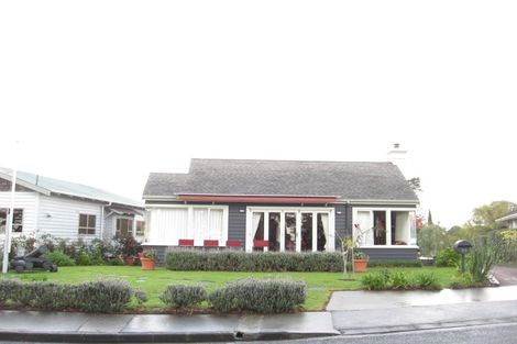 Photo of property in 62 Marine Parade, Mellons Bay, Auckland, 2014