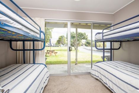 Photo of property in 37 Pinedale Crescent, Riversdale Beach, Masterton, 5872