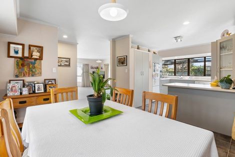 Photo of property in 16 Orchard Place, Lynmore, Rotorua, 3010