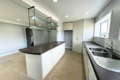 Photo of property in 9 Woodhouse Place, West Harbour, Auckland, 0618