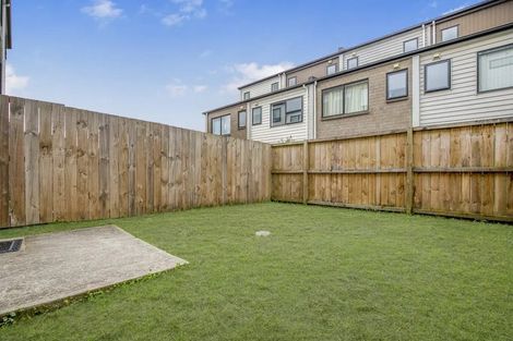 Photo of property in 7 Bloom Crescent, Sunnyvale, Auckland, 0612