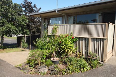 Photo of property in 1/48 Stanniland Street, Sunnyhills, Auckland, 2010