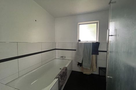 Photo of property in 26 Totaravale Drive, Totara Vale, Auckland, 0629