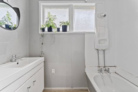 Photo of property in 13 Te Rangitautahanga Road, Turangi, 3334