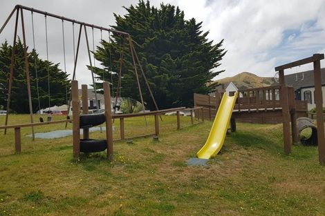 Photo of property in 27 Hollydale Grove, Churton Park, Wellington, 6037