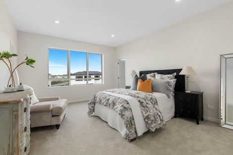 Photo of property in 98 Godfrey Drive, Orewa, 0931