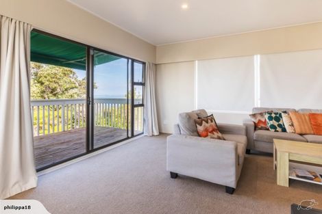 Photo of property in 21a Cleve Road, Green Bay, Auckland, 0604