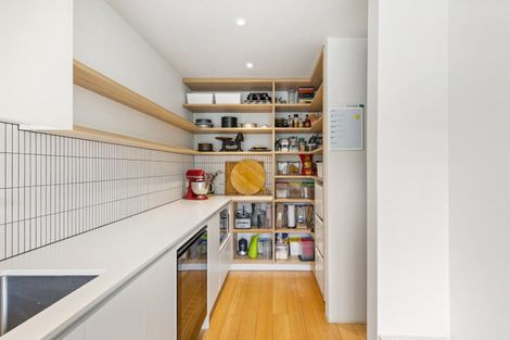 Photo of property in 21 Churchouse Road, Greenhithe, Auckland, 0632