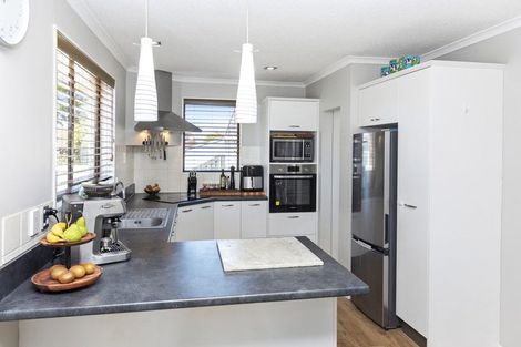 Photo of property in 4 Sonning Place, Redwood, Christchurch, 8051