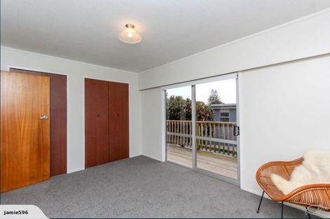 Photo of property in 12 Montana Place, Merrilands, New Plymouth, 4312