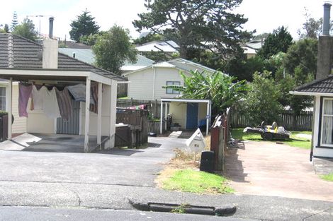Photo of property in 8a Glenford Lane, Te Atatu Peninsula, Auckland, 0610