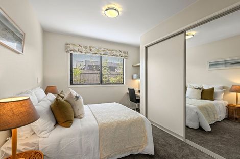 Photo of property in 15 Saint Andrews Square, Strowan, Christchurch, 8052