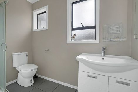 Photo of property in 19 Birdwood Road, Swanson, Auckland, 0612