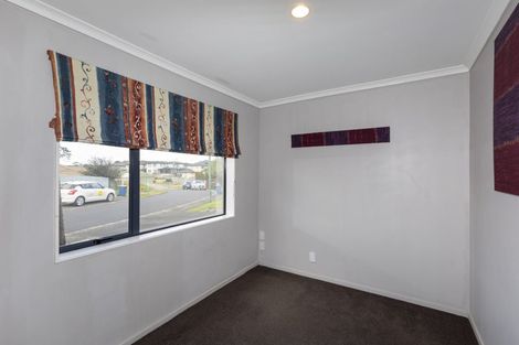 Photo of property in 13 Jeffery Reeve Crescent, Ranui, Auckland, 0612