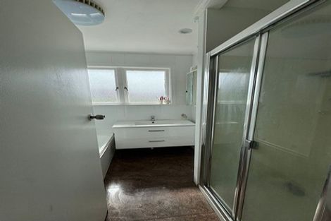 Photo of property in 152 Ennis Avenue, Pakuranga Heights, Auckland, 2010