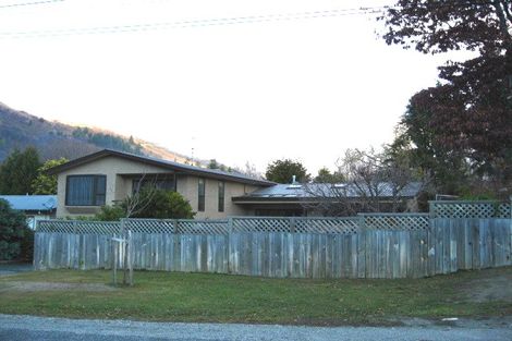 Photo of property in 10 Thames Street, Arrowtown, 9302