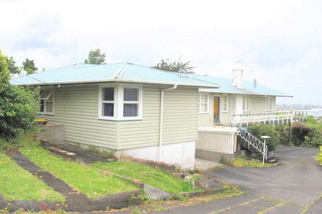 Photo of property in 543 Glenfield Road, Glenfield, Auckland, 0629