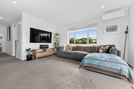 Photo of property in 30 Whareatua Avenue, Takanini, 2112