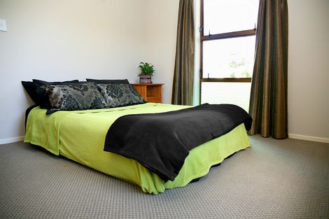 Photo of property in 2/1 Glengowan Place, Conifer Grove, Takanini, 2112