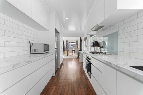 Photo of property in 6 Clearmont Crescent, Blagdon, New Plymouth, 4310