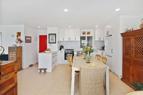 Photo of property in 28 Crispe Road, Clarks Beach, 2122