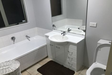 Photo of property in 11 Ashmere Lane, Weymouth, Auckland, 2103