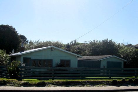 Photo of property in 646 Waitarere Beach Road, Waitarere Beach, Levin, 5510
