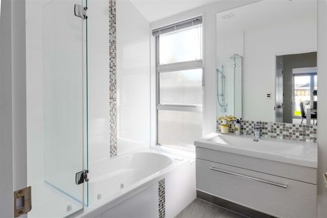 Photo of property in 37a Country Palms Drive, Halswell, Christchurch, 8025