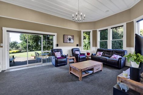 Photo of property in 733 Rawhitiroa Road, Rawhitiroa, Eltham, 4398