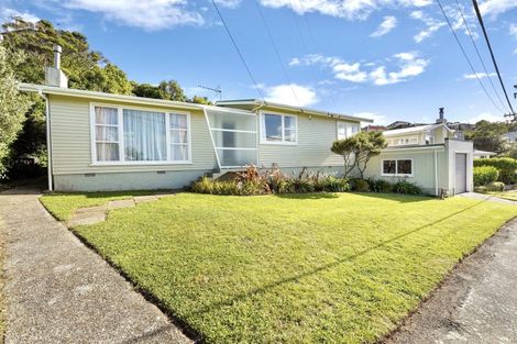 Photo of property in 6 Cotswold Crescent, Newlands, Wellington, 6037