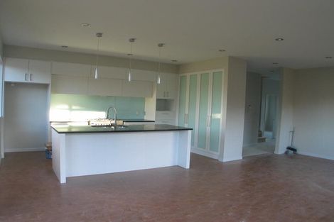 Photo of property in 14 Namsan Close, Fairview Heights, Auckland, 0632