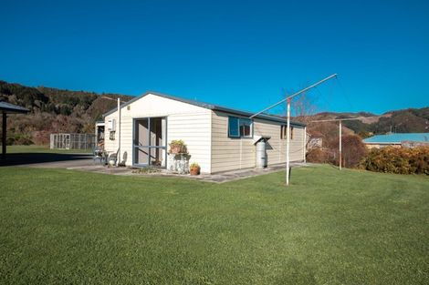 Photo of property in 6 Deemac Street, Reefton, 7830