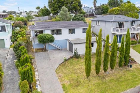 Photo of property in 9 Pavola Grove, Glenfield, Auckland, 0629