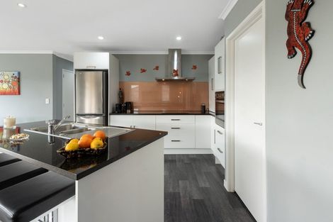 Photo of property in 17 Oakwood Way, Papamoa Beach, Papamoa, 3118