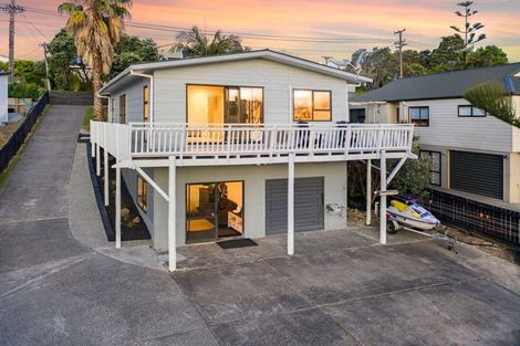 Photo of property in 239 Vipond Road, Stanmore Bay, Whangaparaoa, 0932