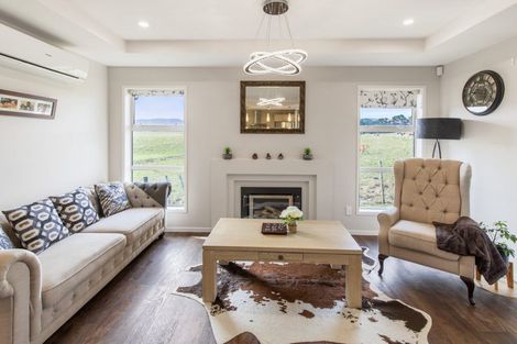 Photo of property in 206 Pacific Drive, Fitzherbert, Palmerston North, 4410