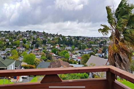 Photo of property in 1/51 Shanaway Rise, Hillcrest, Auckland, 0627