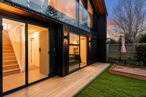 Photo of property in 33 Renata Crescent, Te Atatu Peninsula, Auckland, 0610