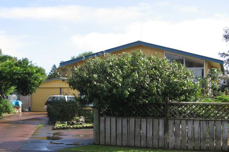 Photo of property in 3 Hughdene Place, Henderson, Auckland, 0610
