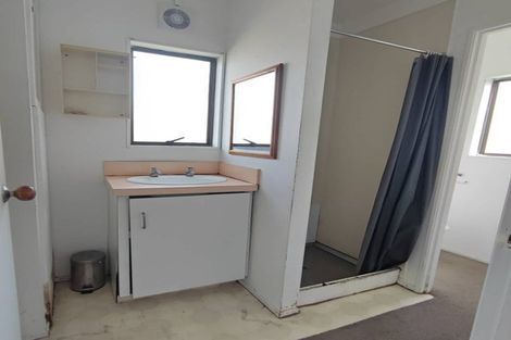 Photo of property in 2 Henwood Road, Mangere East, Auckland, 2024