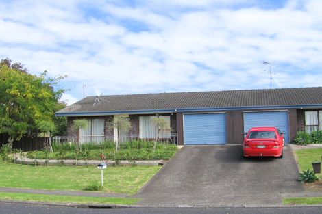 Photo of property in 2/2 Clyside Avenue, Half Moon Bay, Auckland, 2012