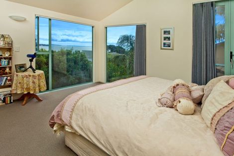 Photo of property in 2/42 Churchill Road, Murrays Bay, Auckland, 0630