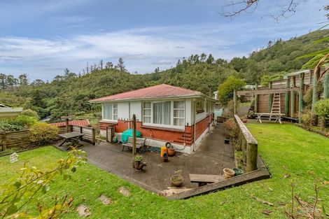 Photo of property in 150 Kamahi Street, Stokes Valley, Lower Hutt, 5019