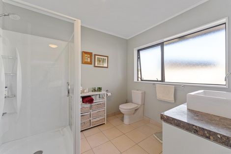Photo of property in 6 Queens Road, Waikanae Beach, Waikanae, 5036