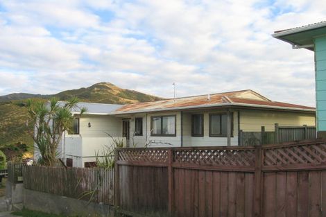 Photo of property in 9 Welland Place, Island Bay, Wellington, 6023