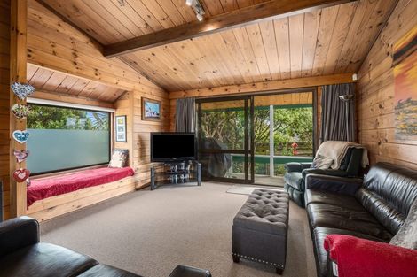 Photo of property in 15 James Cook Drive, Whitby, Porirua, 5024